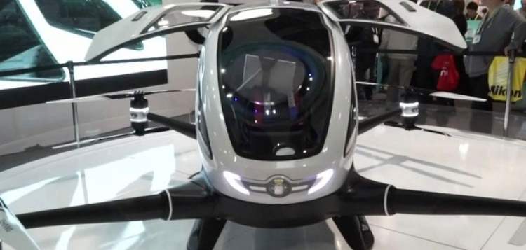 Feira de tecnologia apresenta drone que carrega passageiro